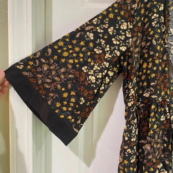 Maurice's NWT Black Brown Paisley Floral Print Kimono Size Small with Fringe - Picture 11 of 11